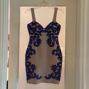 beautiful mini dress w blue velvet floral details
